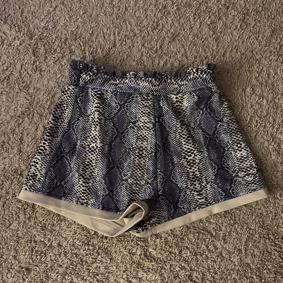 Snake print shorts - Picture 1 of 5